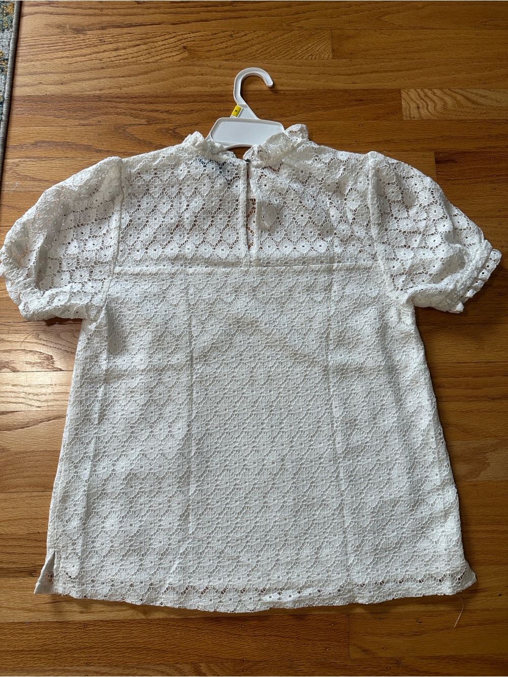 Cece Women's Short Puff-Sleeve Lace Mock-Neck Blouse (size - small) never worn - Picture 3 of 4